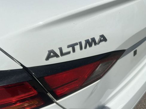 Used 2025 Nissan Altima 2.5 S FWD image 21
