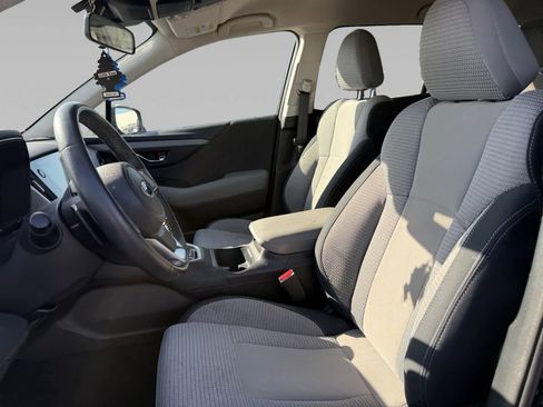 Used 2023 Subaru Outback Premium image 9