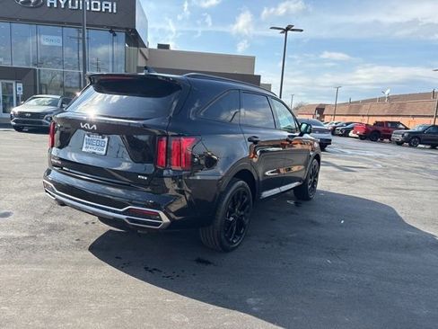 Used 2023 Kia Sorento SX image 3