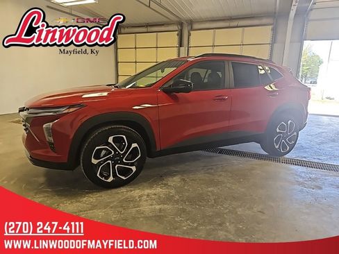New 2026 Chevrolet Trax RS w/ Sunroof Package FWD image 5