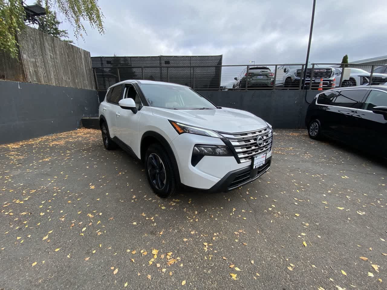 Used 2025 Nissan Rogue SV AWD/4WD image 8