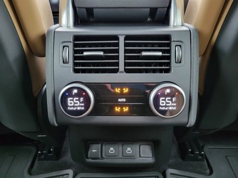 Used 2024 Land Rover Discovery Dynamic SE image 25