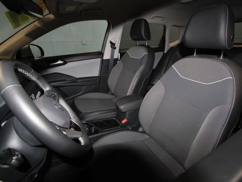 Used 2024 Volkswagen Taos SE image 4