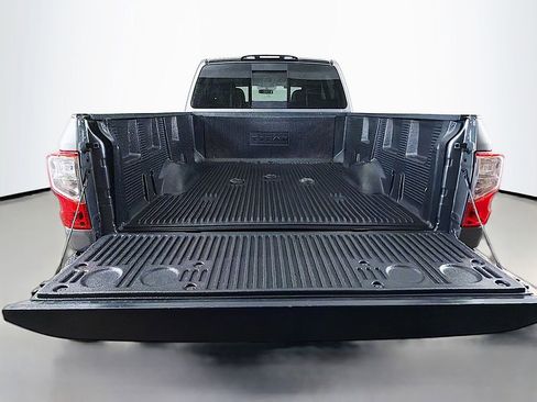 Used 2017 Nissan Titan SV image 10