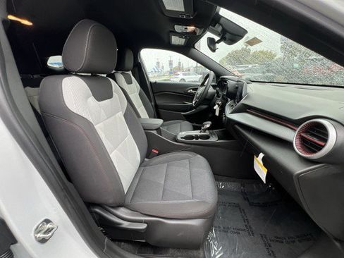 Used 2026 Chevrolet Trax RS image 27