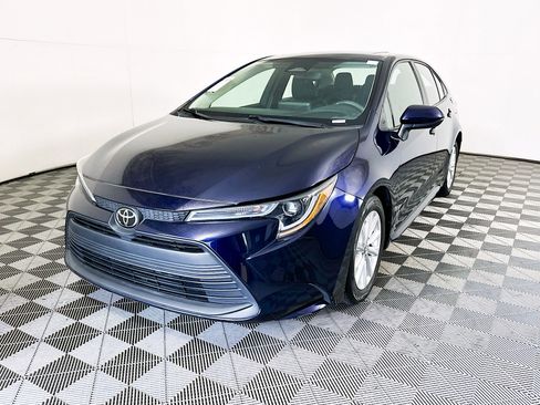 Used 2023 Toyota Corolla LE w/ LE Premium Package FWD image 7
