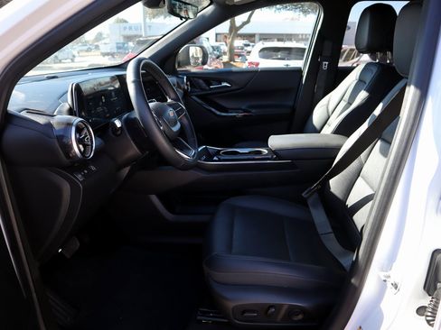 Used 2025 Chevrolet Equinox LT w/ Convenience Package II image 23