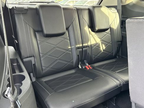 Used 2024 Volkswagen Atlas SE image 24