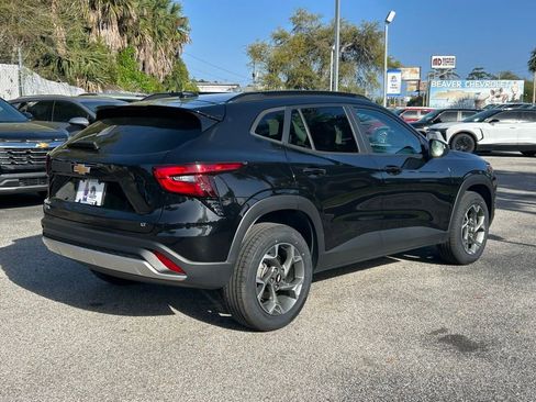 Used 2024 Chevrolet Trax LT image 7