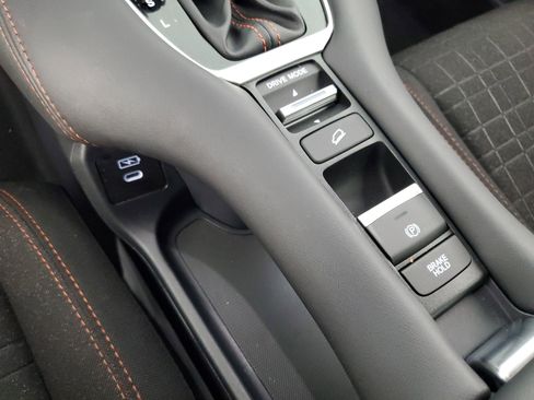 Used 2025 Honda HR-V Sport image 17