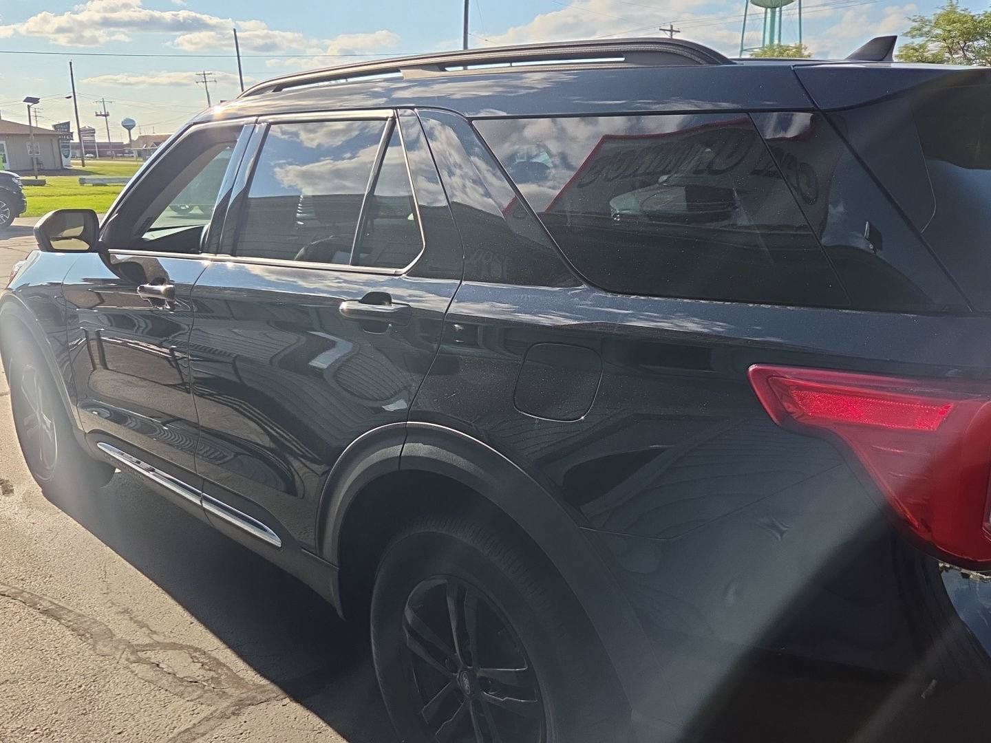 Used 2023 Ford Explorer XLT AWD/4WD image 20