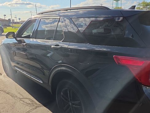 Used 2023 Ford Explorer XLT AWD/4WD image 20