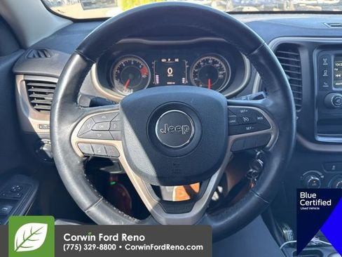 Used 2017 Jeep Cherokee Sport FWD image 15