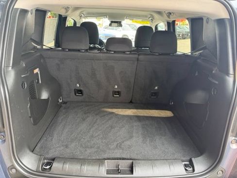 Used 2023 Jeep Renegade Latitude AWD/4WD image 28