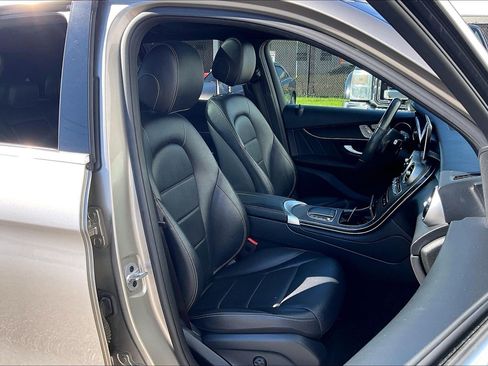 Used 2021 Mercedes-Benz GLC 300 4MATIC image 9