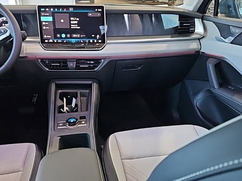 New 2025 Volkswagen Tiguan SE image 19