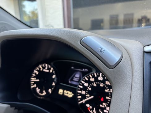 Used 2015 Nissan Pathfinder SL w/ SL Premium Package image 30