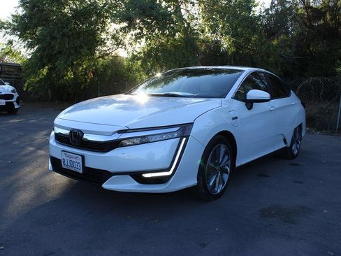 Used 2019 Honda Clarity Plug-In Hybrid image 3
