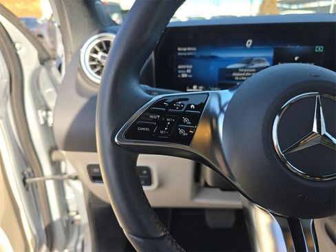 Used 2025 Mercedes-Benz GLA 250 4MATIC image 33