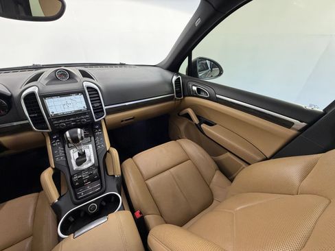 Used 2016 Porsche Cayenne AWD/4WD image 32