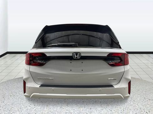 New 2026 Honda Odyssey Touring image 4