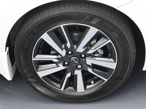 New 2025 Nissan Versa SV w/ Trunk Package image 6