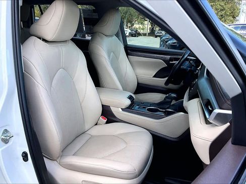 Used 2020 Toyota Highlander Limited image 8