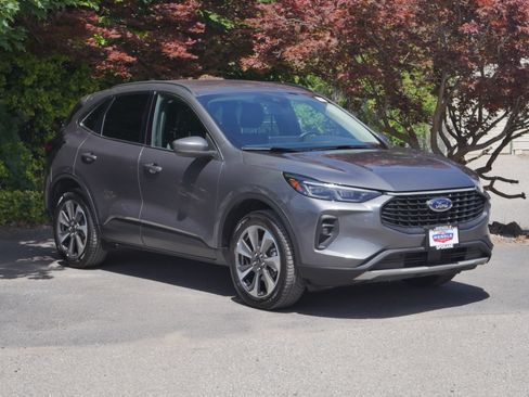 Certified 2025 Ford Escape Platinum AWD/4WD image 27