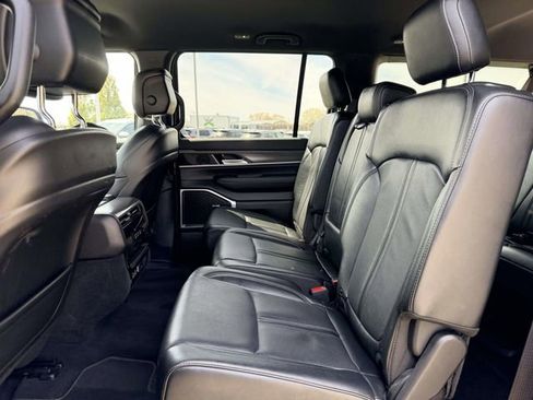 Used 2024 Jeep Wagoneer L Series II w/ Flexible Seating Group AWD/4WD image 13