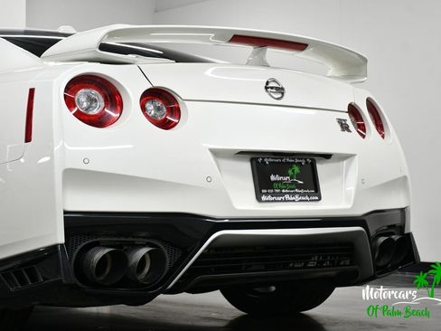 Used 2021 Nissan GT-R Premium image 56