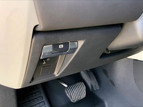 Certified 2024 Land Rover Defender 110 S AWD/4WD image 33