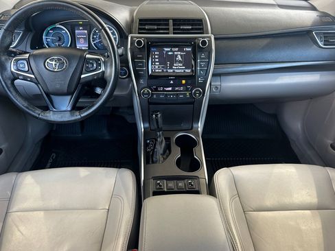 Used 2017 Toyota Camry XLE w/ Moonroof Package FWD image 17