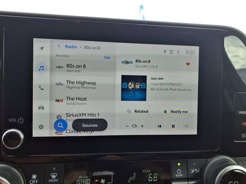 Used 2023 Toyota Highlander XLE image 23