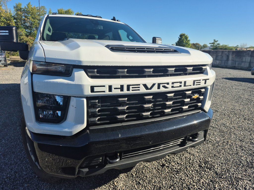 Used 2022 Chevrolet Silverado 2500 Custom w/ Custom Value Package AWD/4WD image 2