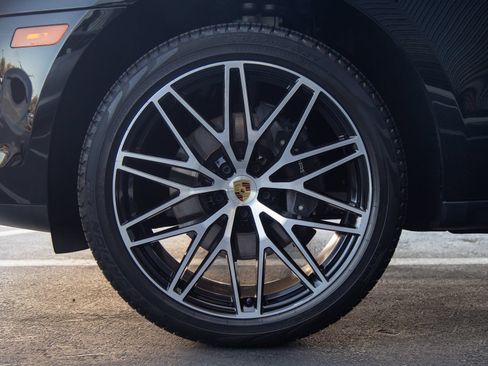 Certified 2026 Porsche Macan AWD/4WD image 12