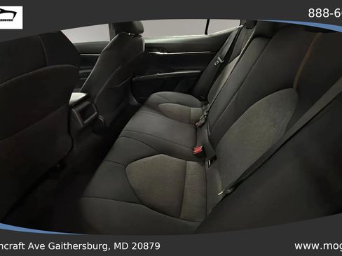 Used 2018 Toyota Camry LE FWD image 3