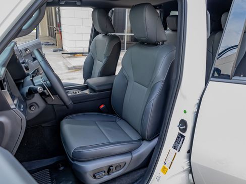 Used 2026 Lexus GX 550 w/ Accessory Package (2T) image 30