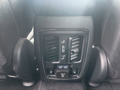 Used 2020 Jeep Grand Cherokee Limited w/ Luxury Group II image 16