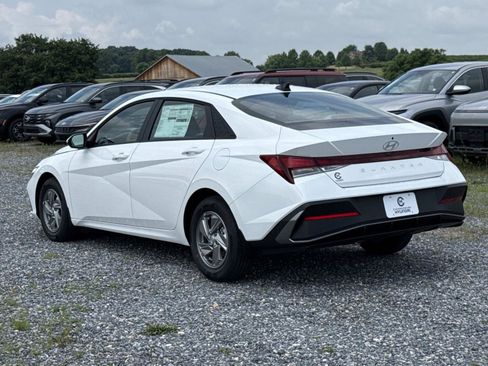 New 2026 Hyundai Elantra SE FWD image 14