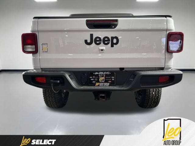 Used 2023 Jeep Gladiator Sport AWD/4WD image 4