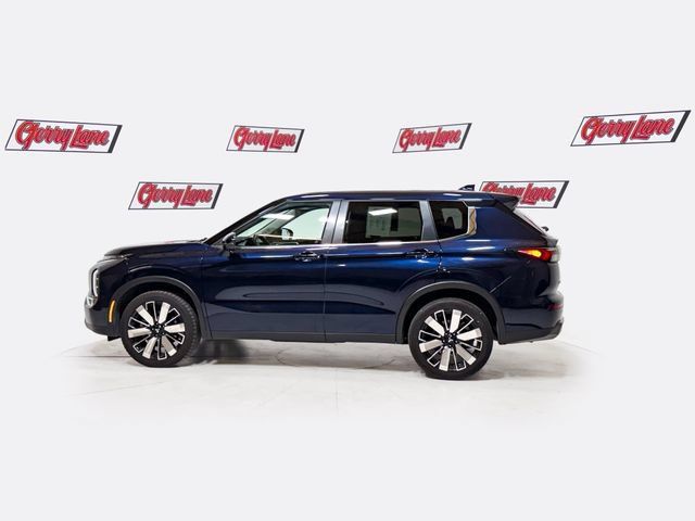 Used 2025 Mitsubishi Outlander SE FWD image 4