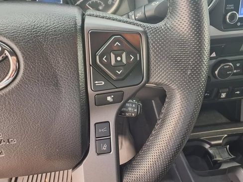 Used 2022 Toyota Tacoma TRD Sport AWD/4WD image 10