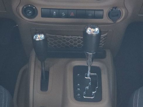 Used 2013 Jeep Wrangler Unlimited Sahara image 16