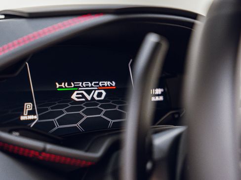 Used 2021 Lamborghini Huracan EVO RWD image 41