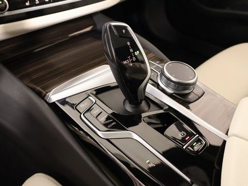 Certified 2023 BMW 530i xDrive w/ Premium Package image 9