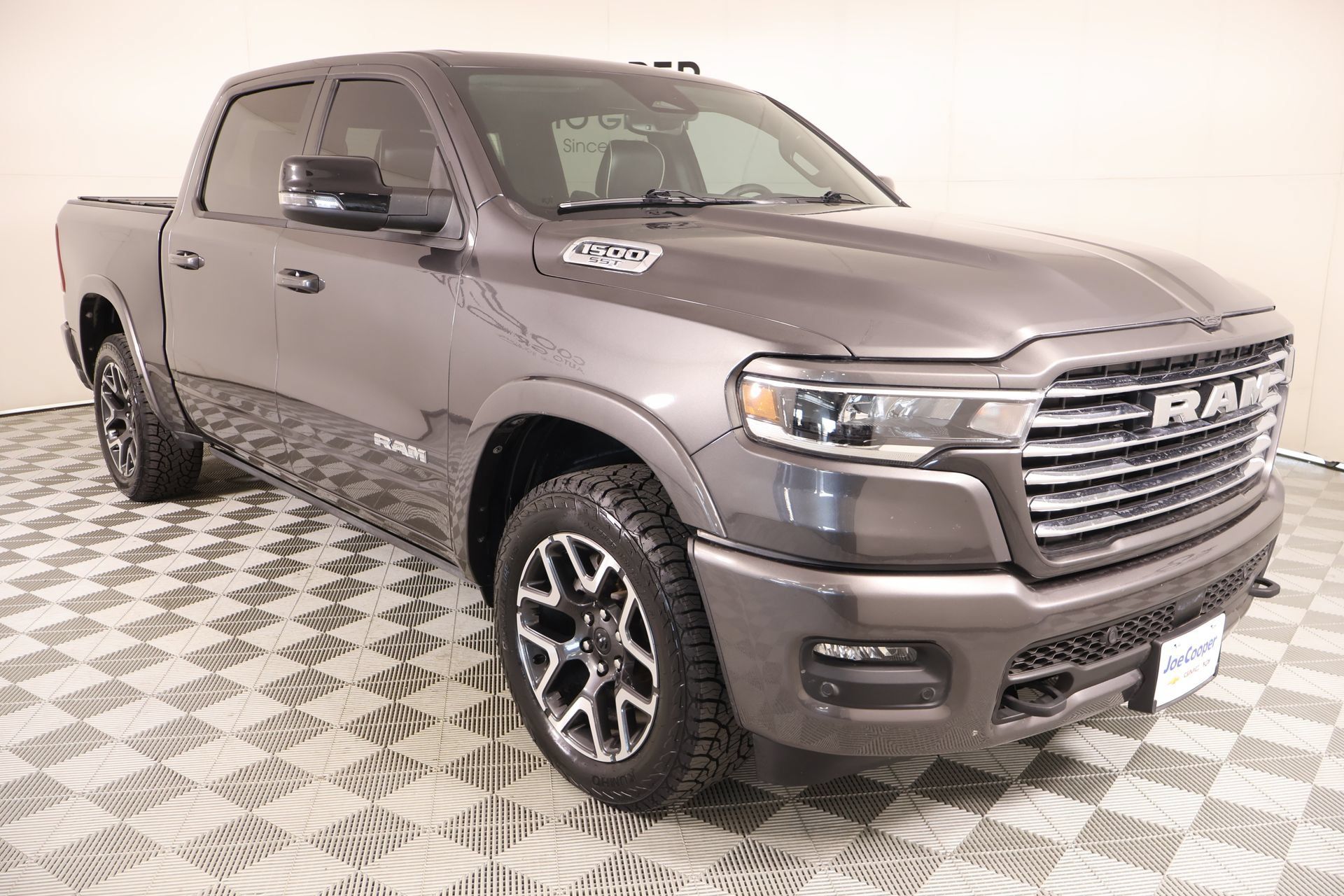 Used 2025 RAM 1500 Laramie w/ Laramie Southwest Edition AWD/4WD image 1
