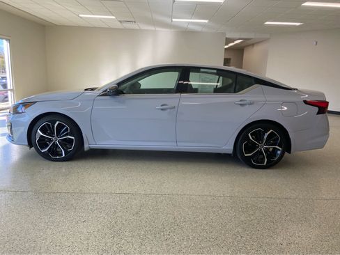 Used 2024 Nissan Altima 2.5 SR image 9
