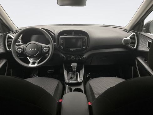 Used 2025 Kia Soul LX w/ LX Technology Package FWD image 14