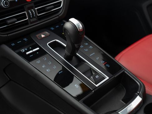 Certified 2026 Porsche Macan AWD/4WD image 27