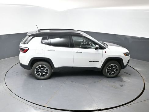 Used 2025 Jeep Compass Trailhawk AWD/4WD image 15